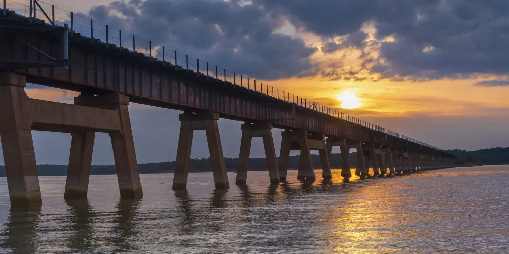 Discover where to dock and dine on your next trip to Lake Texoma, TX.